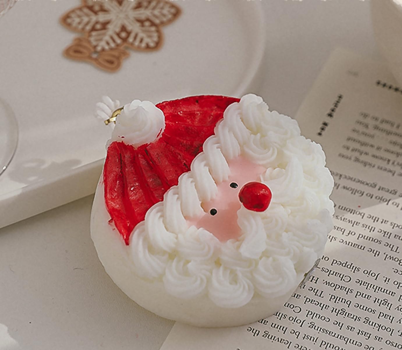 Christmas Cake Scented Candle,110G Handmade Aroma Soy Wax Santa Claus Decorative Candle