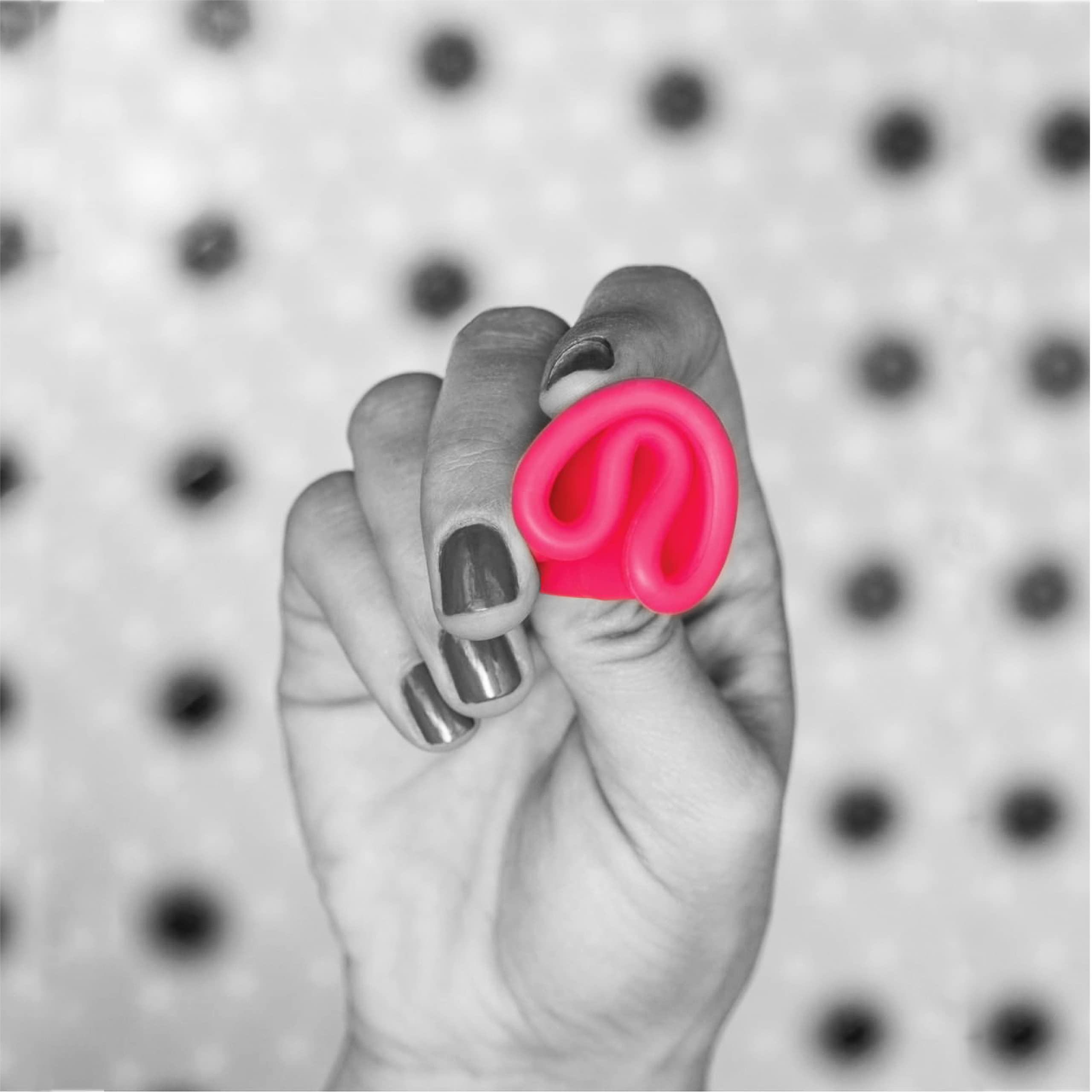 Oi | Organic Initiative - Menstrual Cup | Small - Slim-fit, Wear for 12 hrs | Reusable, Leak Free (17 ml)