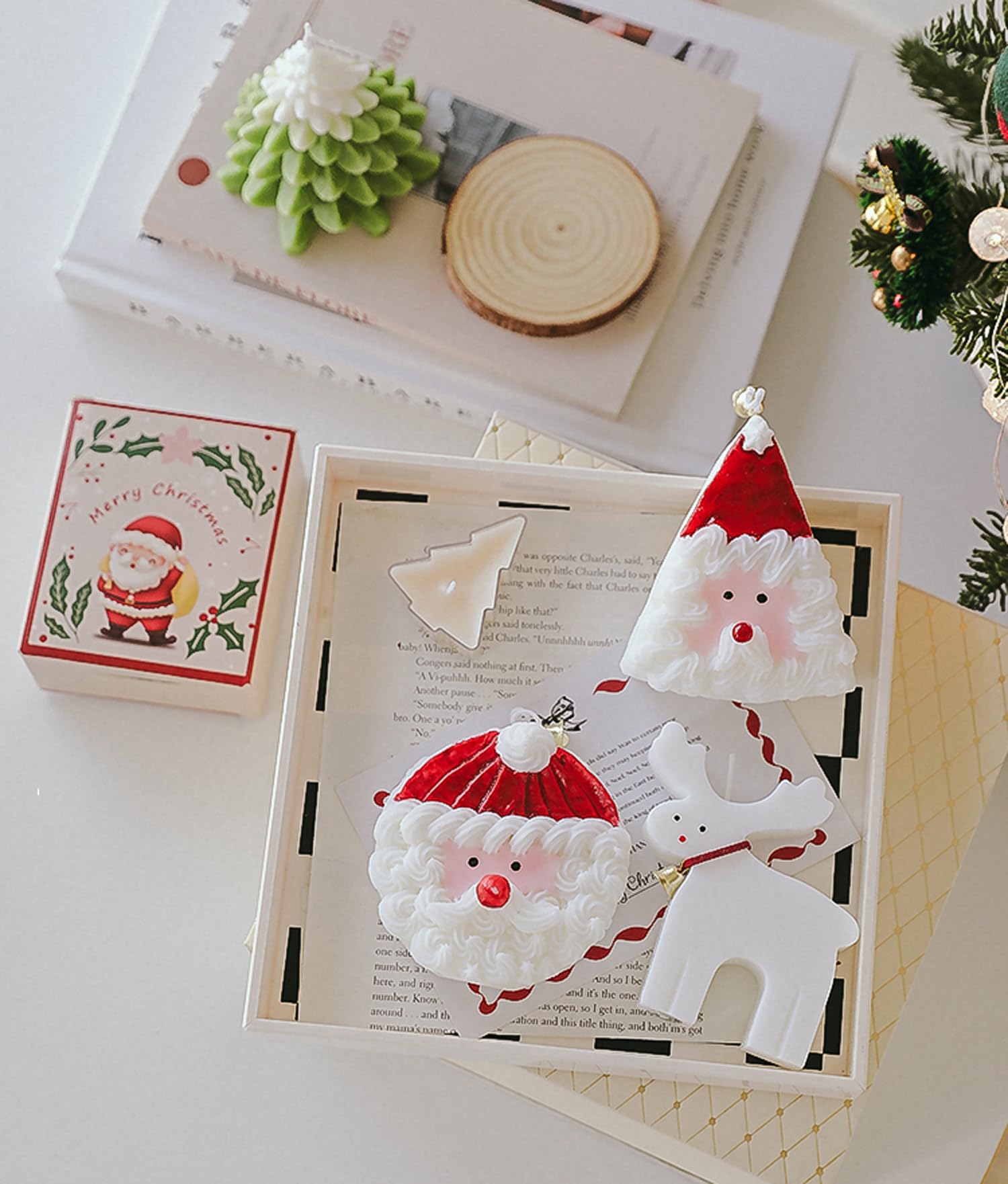 Christmas Cake Scented Candle,110G Handmade Aroma Soy Wax Santa Claus Decorative Candle