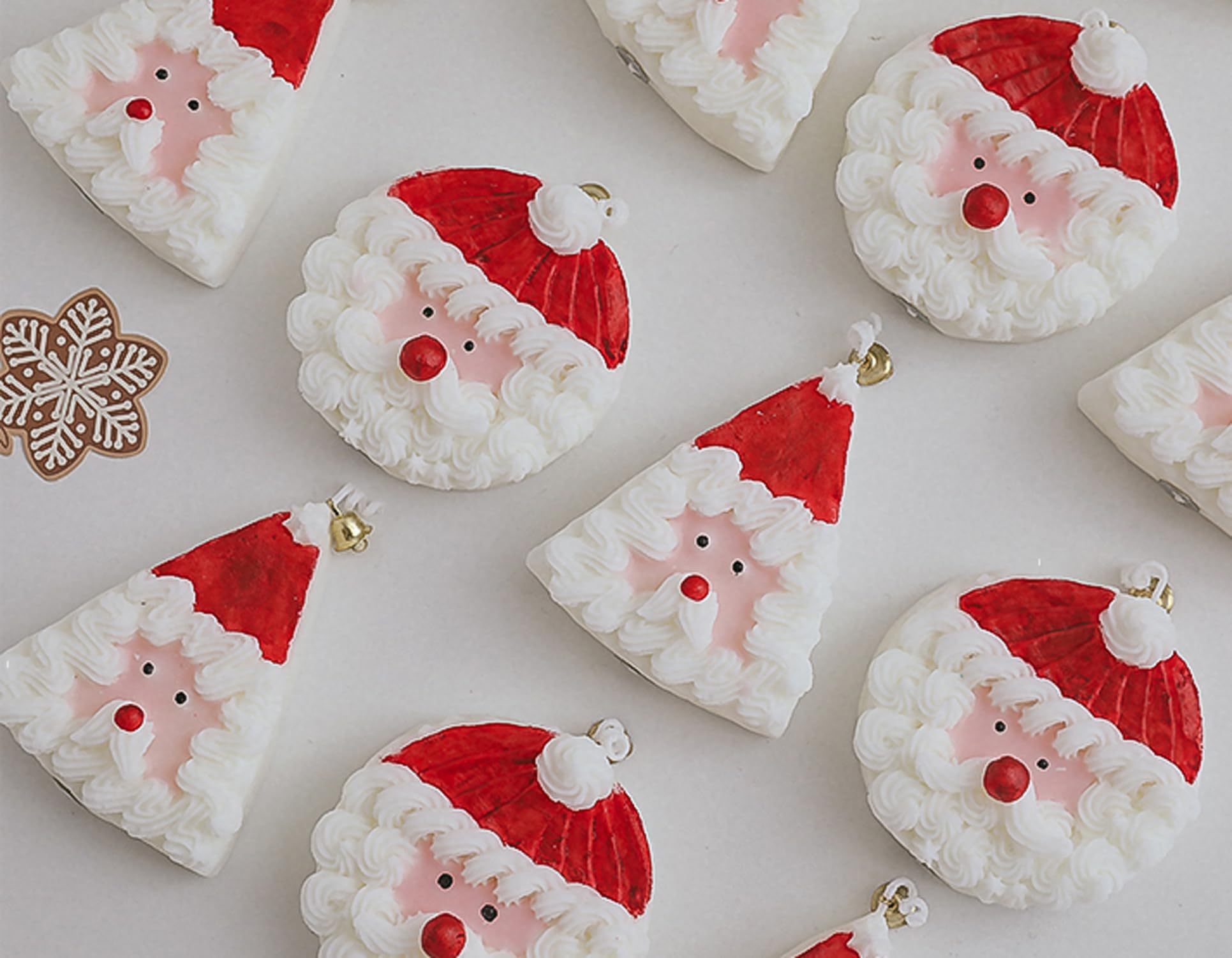 Christmas Cake Scented Candle,110G Handmade Aroma Soy Wax Santa Claus Decorative Candle